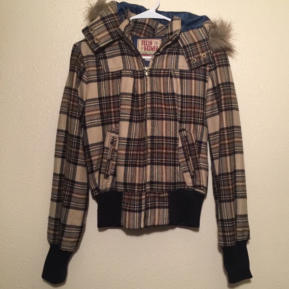Plaid winter coat 3-$30🌈